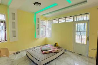 TOUTE LA PARCELLE A LOUER DUPLEX A MACAMPAGNE   GRANDE MAISON DE 4 CHAMBRES AVEC 4 SALLES DE BAIN  ANNEXE 