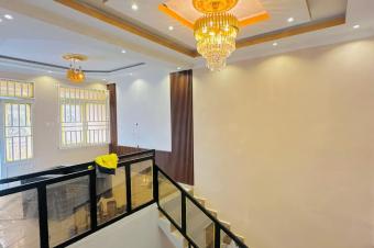 TOUTE LA PARCELLE A LOUER DUPLEX A MACAMPAGNE   GRANDE MAISON DE 4 CHAMBRES AVEC 4 SALLES DE BAIN  ANNEXE 