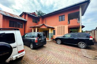 GS13IMMO SARL met  votre disposition la vente de cette magnifique Villa CNgaliema QUPN. Rf Universit UPN. Surface 800 Mtres carrs. Prix 400.000  discuter.   vous.