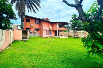 GS13IMMO SARL met  votre disposition la vente de cette magnifique Villa CNgaliema QUPN. Rf Universit UPN. Surface 800 Mtres carrs. Prix 400.000  discuter.   vous.