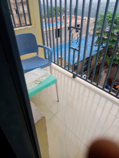 Parcelle  vendre  pigeon contenant un immeuble de R2 de 3 appartements de 2 ch prix 120000 dollars  discuter dimension 12msur8 sans parking mais sur lasphalte 