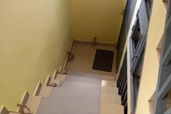 Parcelle  vendre  pigeon contenant un immeuble de R2 de 3 appartements de 2 ch prix 120000 dollars  discuter dimension 12msur8 sans parking mais sur lasphalte 