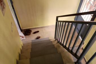 Parcelle  vendre  pigeon contenant un immeuble de R2 de 3 appartements de 2 ch prix 120000 dollars  discuter dimension 12msur8 sans parking mais sur lasphalte 