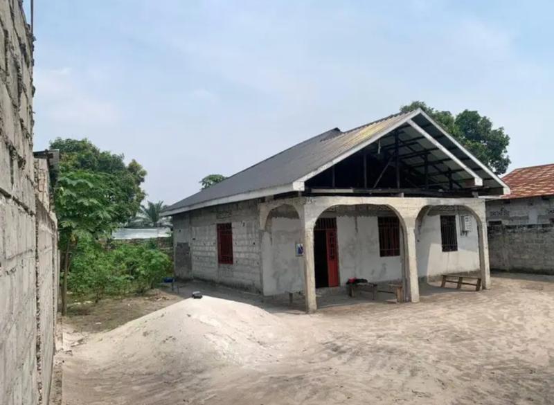 Parcelle clture avec maison  vendre  Bibwa Nsele  525 m  45.000  discuter 