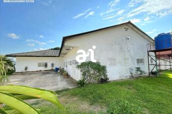 VENTE PROPRIT DE 1674m DOTE DUNE GRANDE BTISSE DE 4 CHAMBRES  KINSHASARIGHINI 