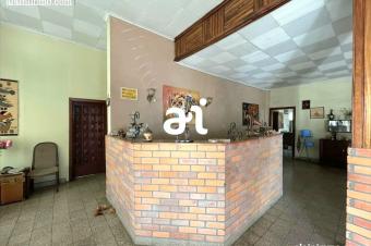 VENTE PROPRIT DE 1674m DOTE DUNE GRANDE BTISSE DE 4 CHAMBRES  KINSHASARIGHINI 