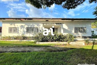 VENTE PROPRIT DE 1674m DOTE DUNE GRANDE BTISSE DE 4 CHAMBRES  KINSHASARIGHINI 
