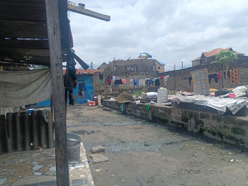 GS13IMMO SARL met  votre disposition la vente de cette vaste parcelle QMombele CLimete. Rf Chausse Lumumba 12me rue. Dimension 2530M. Prix 79.000  discuter.  vous