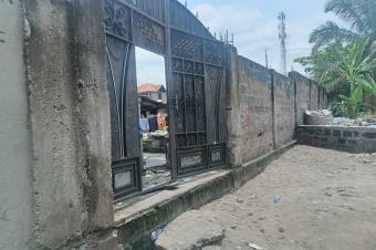 GS13IMMO SARL met  votre disposition la vente de cette vaste parcelle QMombele CLimete. Rf Chausse Lumumba 12me rue. Dimension 2530M. Prix 79.000  discuter.  vous