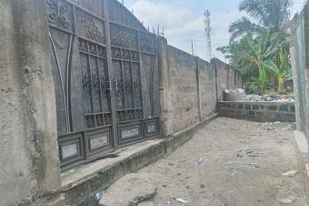 GS13IMMO SARL met  votre disposition la vente de cette vaste parcelle QMombele CLimete. Rf Chausse Lumumba 12me rue. Dimension 2530M. Prix 79.000  discuter.  vous