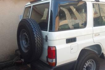 GS13AUTO SARL met  votre disposition la vente de ce vhicule Toyota LandCruiser ferme 5portires dans la CLemba. Prix 75.000  discuter.   vous.