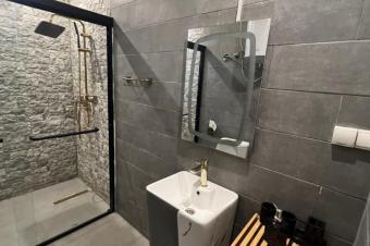 KINTAMBOMAISON MBUNGU MISE EN LOCATION DUN APPAREMMENT DUPLEX DE 4 GRANDES CHAMBRES  bien situ sur une avenue asphalte 