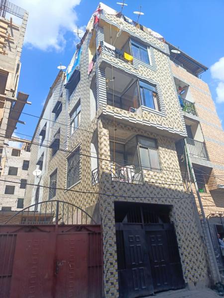 Immeuble locatif 8 appartements  Barumbu proche asphalte