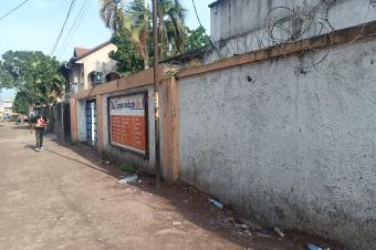 GS13IMMO SARL met  votre disposition la vente d7grande parcelle avec une vaste maison CLemba. Rf Shop Airtel Super Lemba. Dimension 1722M. Prix 290.000  disc.  vous