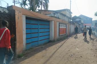 GS13IMMO SARL met  votre disposition la vente d7grande parcelle avec une vaste maison CLemba. Rf Shop Airtel Super Lemba. Dimension 1722M. Prix 290.000  disc.  vous