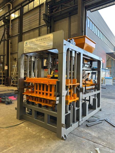 Machine a blocs produits 2500 blocs par jours 