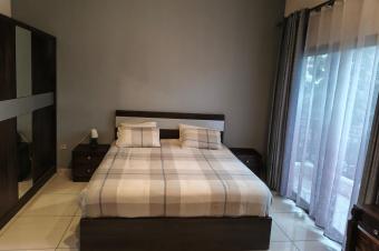 MAGNIFIQUE APPARTEMENT DE TROIS CHAMBRES  LOUER SUR LE BOULEVARD DU 30 juin entre batetela et royal dans limmeuble FINI ONE