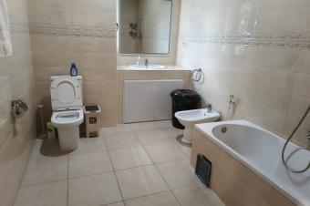 MAGNIFIQUE APPARTEMENT DE TROIS CHAMBRES  LOUER SUR LE BOULEVARD DU 30 juin entre batetela et royal dans limmeuble FINI ONE