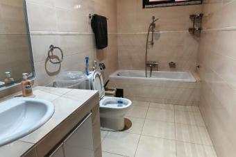 MAGNIFIQUE APPARTEMENT DE TROIS CHAMBRES  LOUER SUR LE BOULEVARD DU 30 juin entre batetela et royal dans limmeuble FINI ONE