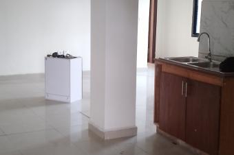 Lingwala vaste Bureau  Louer prs de 90m Comprenant 3 Grandes pices Climatises et 2 salles de bain.  Sur la route principale du 24 novembre  