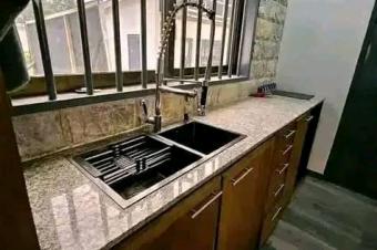 BELLE OPPORTUNIT  SAISIR  NSELE KINKOLE  TRES BELLE VILLA MEUBL MIS EN LOCATION  LOYER  2.500 le mois ngociation possible   A  PRIX DE VENTE DU VILLA   550.000