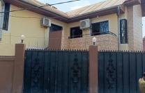 Immeuble R+1 + maison commerciale, revenu 1100$/mois, Limete industriel. mediacongo