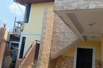 Immeuble R1  maison commerciale revenu 1100mois Limete industriel.