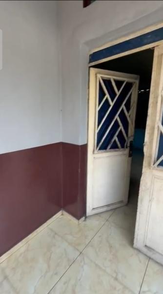 Parcelle 200m avec maison 3 chambres  studio  vendre  Bt Nsele 37.000