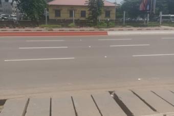Terrain vide mis en vente dans la commune de la Gombe sur boulevard du 30 juin   Rf  batetela    Dimension 385 mtre carr 