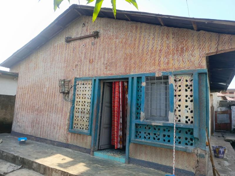 Vente Parcelle avec 3 portes au Quartier 13 Ndjili 