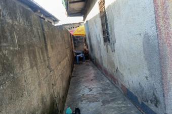 Vente Parcelle avec 3 portes au Quartier 13 Ndjili 