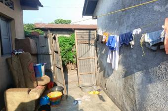Vente Parcelle avec 3 portes au Quartier 13 Ndjili 