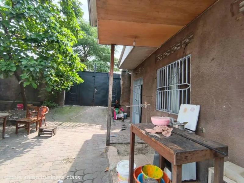 Parcelle  Lemba 13 sur 20m 170.000  dbattre