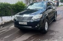 Toyota fortune 2015  Volant gauche  Automatique  Couleur retouchée  Moteur impeccable ??  Prix : 15.000$ à discuter légèrement  Localisation appel ?  Offre directe mediacongo