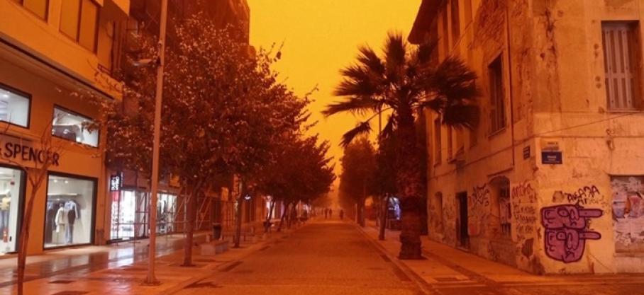 Infos congo - Actualités Congo - mediacongo Grèce: Le 1er avril 2026, l'île de Crète a été plongée dans une atmosphère apocalyptique d'une teinte orange vif à rouge sang en raison d'un nuage de poussière saharienne transporté par le vent.