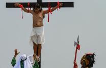 ce vendredi soir, après le drame de la crucifixion, Jésus a été enveloppé d’un suaire et déposé dans un tombeau taillé dans le roc. C’est là que des femmes l’ont vu et l’ont laissé mediacongo
