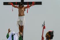ce vendredi soir, après le drame de la crucifixion, Jésus a été enveloppé d’un suaire et déposé dans un tombeau taillé dans le roc. C’est là que des femmes l’ont vu et l’ont laissé evenements_formations_conferences_eglises
