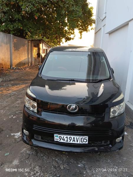 TOYOTA VOXY A VENDRE  KINSHASA 
