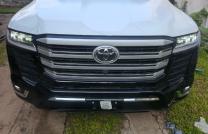 *TOYOTA LAND CRUISER LC300 VXR, SANS PLAQUE, 2025*  PRIX : 120.000$ AZUI SUKA SUKA SVP.   *AUTOMATIQUE ESSENCES, 00.0 KILOMÈTRES, CLIMATISATION IMPECCABLES, FULLS OPTIONS, LOCALISA mediacongo