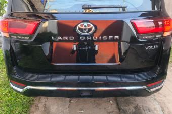 TOYOTA LAND CRUISER LC300 VXR SANS PLAQUE 2025  PRIX  120.000 AZUI SUKA SUKA SVP.   AUTOMATIQUE ESSENCES 00.0 KILOMTRES CLIMATISATION IMPECCABLES FULLS OPTIONS LOCALISA