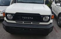 *4 PIÈCES DES TOYOTA LAND CRUISER DOUBLES CABINES 2025, SANS PLAQUE*  PRIX: 75.000$ AZUI SUKA SUKA SVP.   *MANUELS DIESELS, 00.0 KILOMÈTRES, CLIMATISATION IMPECCABLES, V6, 4*4, LOC mediacongo