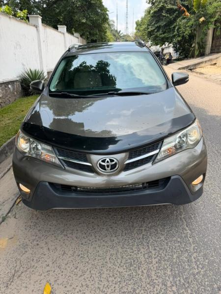 TOYOTA RAV4 A VENDRE  KINSHASA 