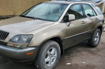 Vente urgente 2300 Lexus RX300