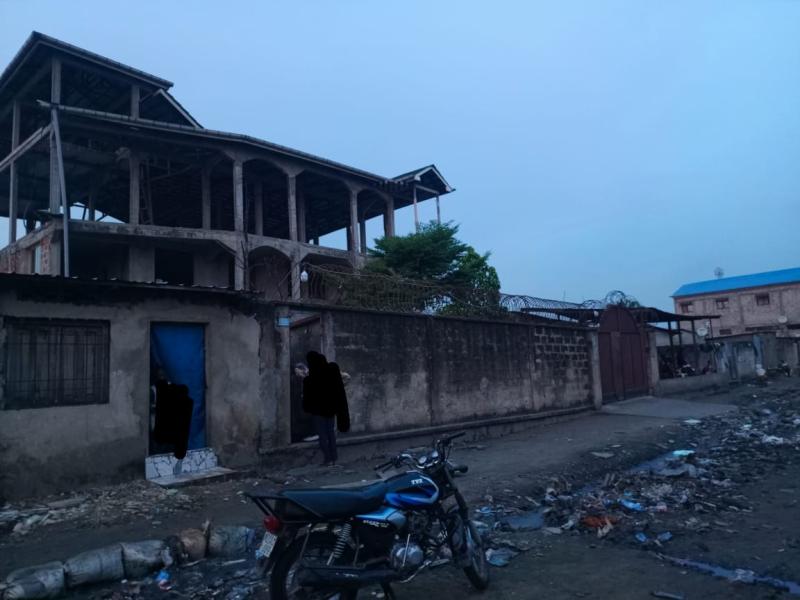 Belle opportunit  saisir   Kalamu Q Kimbangu   Vente dun terrain sur lavenue MAKANDJA vers Quartier Kimbangu  Dimension  8m11m  Prix de dpart  38.000  dbattre lgreme