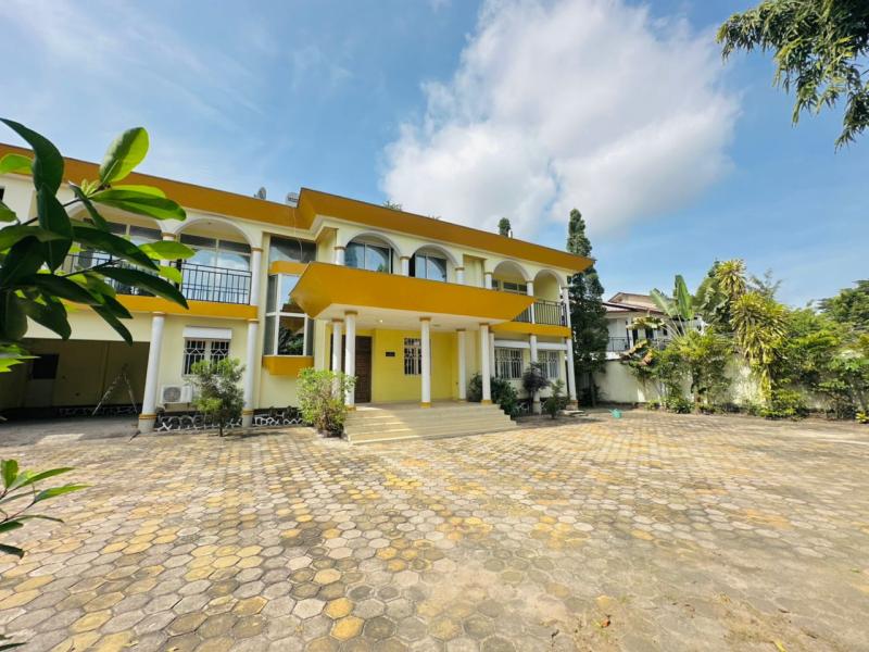 NGALIEMA MACAMPAGNE MISE EN LOCATION DUNE GRANDE Proprit POSSDANT UNE VILLA R1 DE 7 CH ET PISCINE ESPACE VERT  Rf  deriere palais des marbres