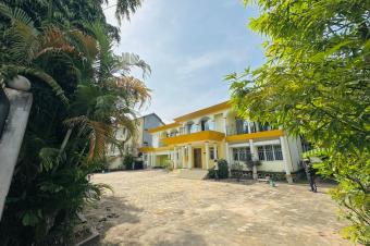NGALIEMA MACAMPAGNE MISE EN LOCATION DUNE GRANDE Proprit POSSDANT UNE VILLA R1 DE 7 CH ET PISCINE ESPACE VERT  Rf  deriere palais des marbres