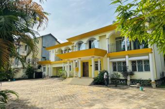 NGALIEMA MACAMPAGNE MISE EN LOCATION DUNE GRANDE Proprit POSSDANT UNE VILLA R1 DE 7 CH ET PISCINE ESPACE VERT  Rf  deriere palais des marbres