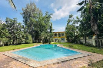 NGALIEMA MACAMPAGNE MISE EN LOCATION DUNE GRANDE Proprit POSSDANT UNE VILLA R1 DE 7 CH ET PISCINE ESPACE VERT  Rf  deriere palais des marbres