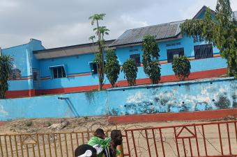 GS13IMMO SARL met  votre disposition la vente de cette PARCELLE. CMasina sur boulevard Lumumba. Rf Maison Communale de Masina. Dimension 2130M. Prix  850.000  discuter