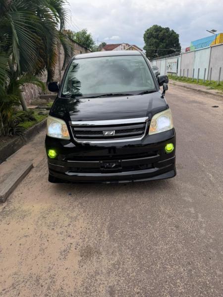 TOYOTA NOHA A VENDRE  KINSHASA 